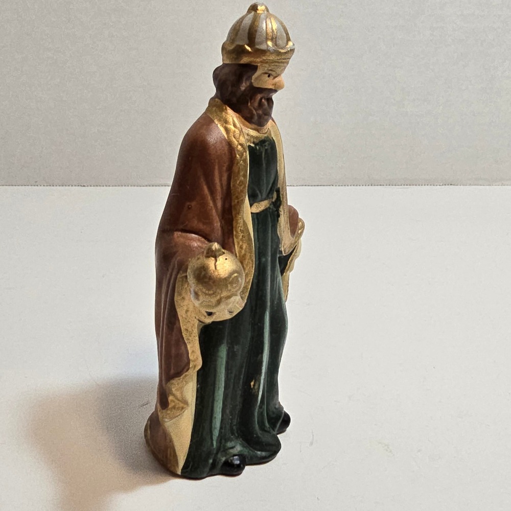 Vintage Nativity Wise Man King Figurine‎ Holding Orb Gold Robe - Picture 2 of 7